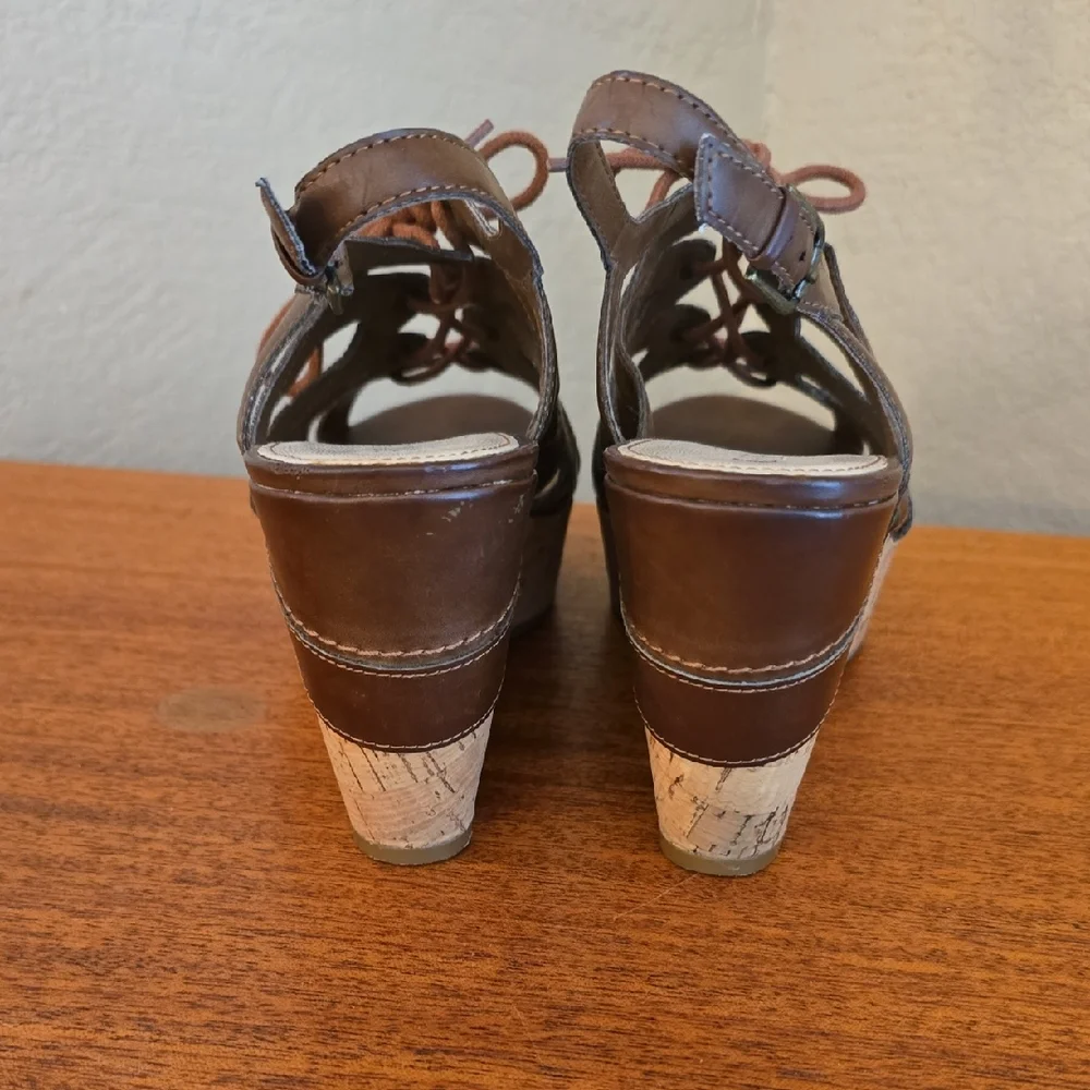 Guess Tan Strappy Lace Up Buckle Wedge Sandals Size 8